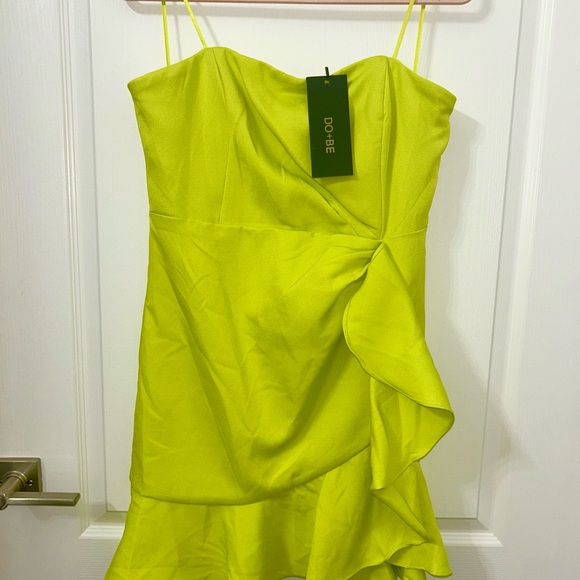 DO+BE Strapless Lime Dress with Ruffle Detail - Picture 2 of 3